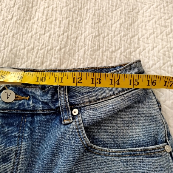 Abrand Jeans Carrie High Rise Shorts In Naomi Sz 30 - Picture 8 of 10